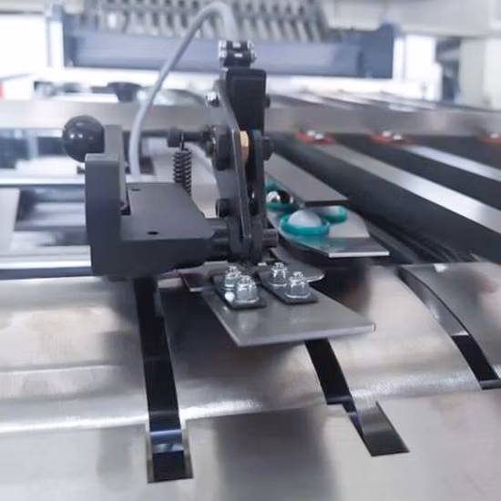 Dobradeira com alimentador de palete pórtico para impressão de folha de papel dobrador para notebook (HXCP CP80/4KLL-F)
